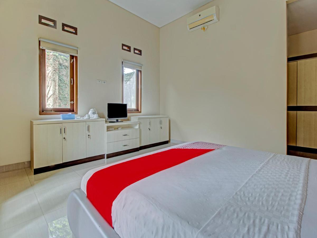 Oyo 89997 Hotel Bumi Kedaton Waterpark Бандар-Лампунг Экстерьер фото