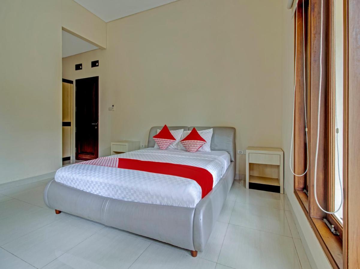 Oyo 89997 Hotel Bumi Kedaton Waterpark Бандар-Лампунг Экстерьер фото